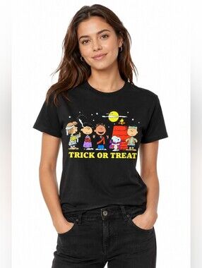 Love Tribe Peanuts Halloween Trick or Treat Graphic T-Shirt Black XS Snoopy